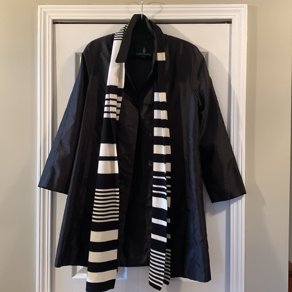Stunning London Fog Raincoat Black Medium.